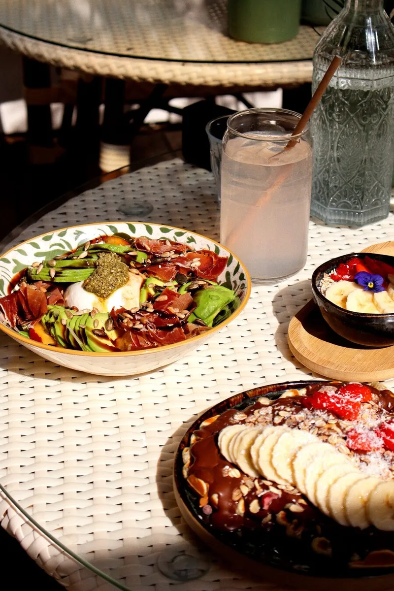 Bol burrata avocat et gaufre garnie chez UTOPY, Le Bouscat
