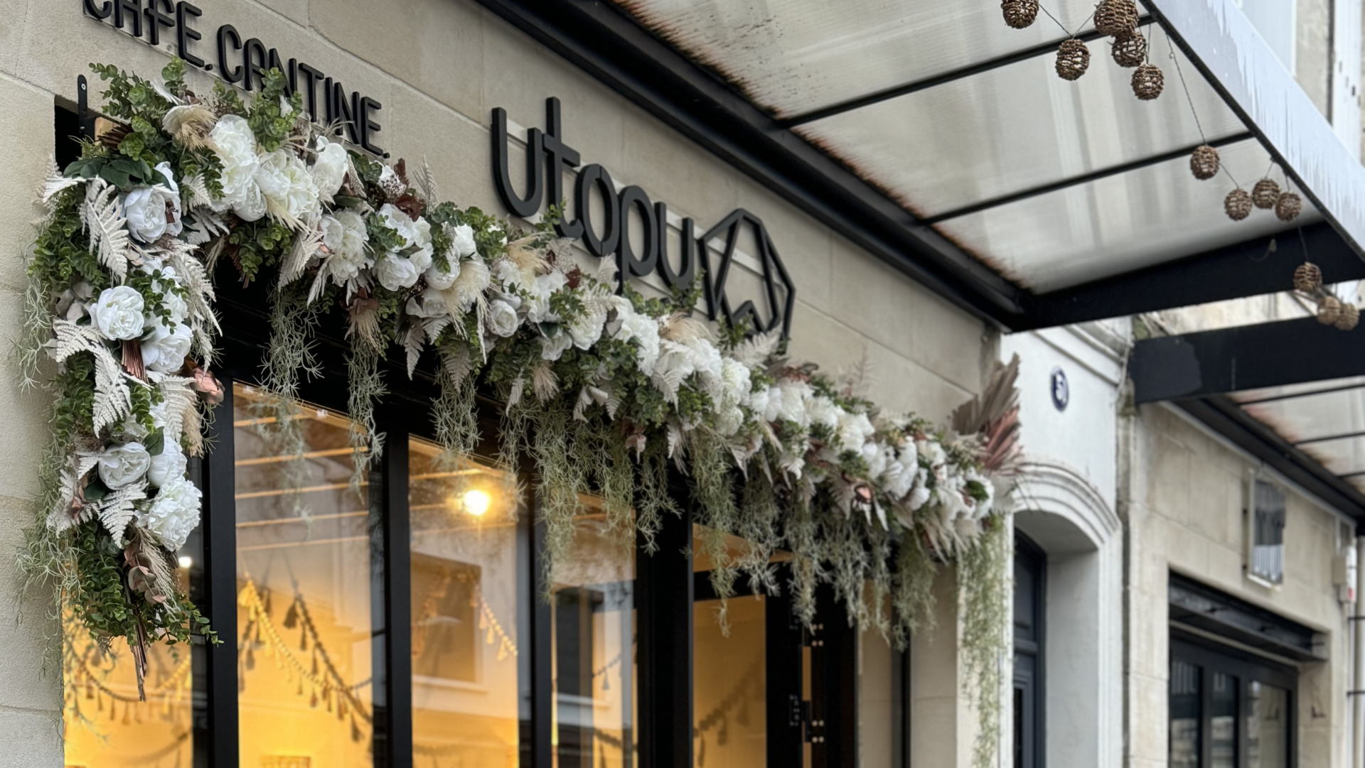 utopy-cafe-devanture-fleurie-le-bouscat